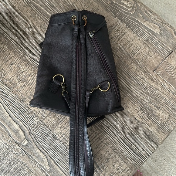 Hobo Slay Convertible Sling - Picture 5 of 16